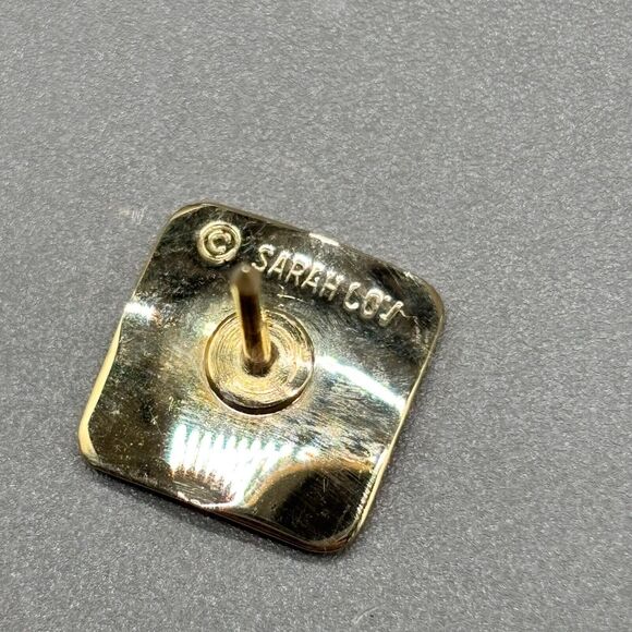 Sarah Coventry Tie Tack 1960s Vintage Gold Tone TIME SQUARE Waffle Textured Pin - Picture 3 of 6